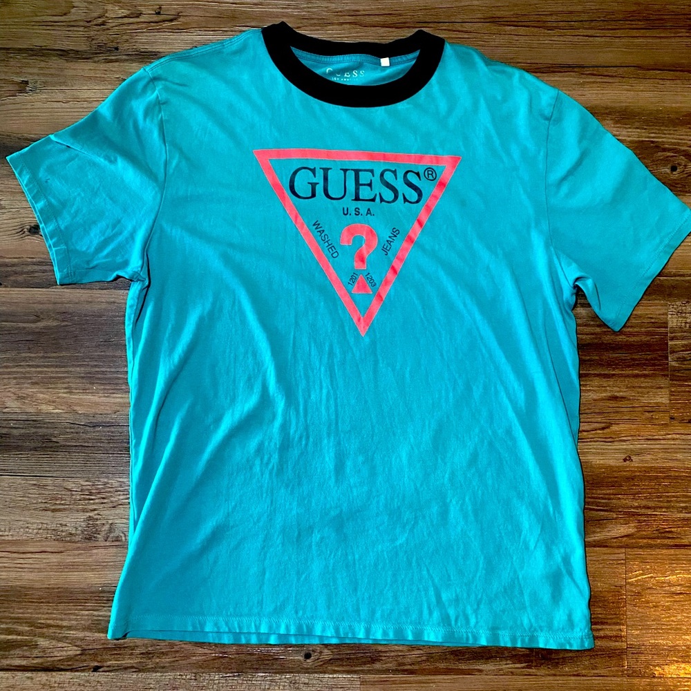 Guess T-shirt | Size Large